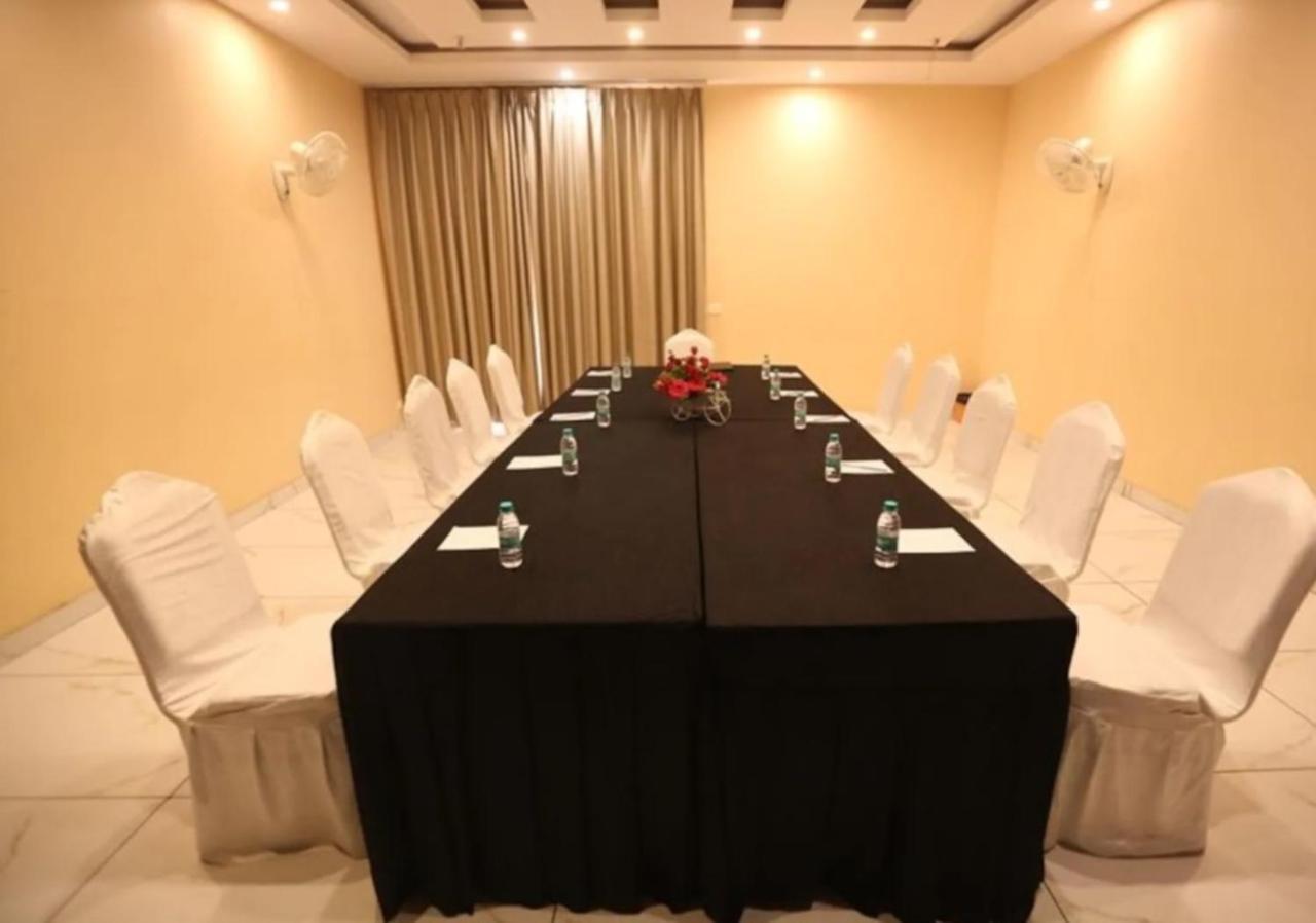 Hotel Krishna Palace, Ayodhya Eksteriør bilde
